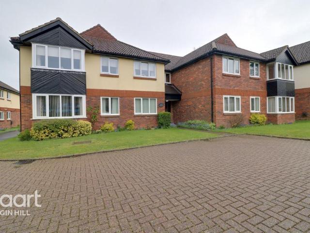 Flat for sale in Aperfield, Greater London