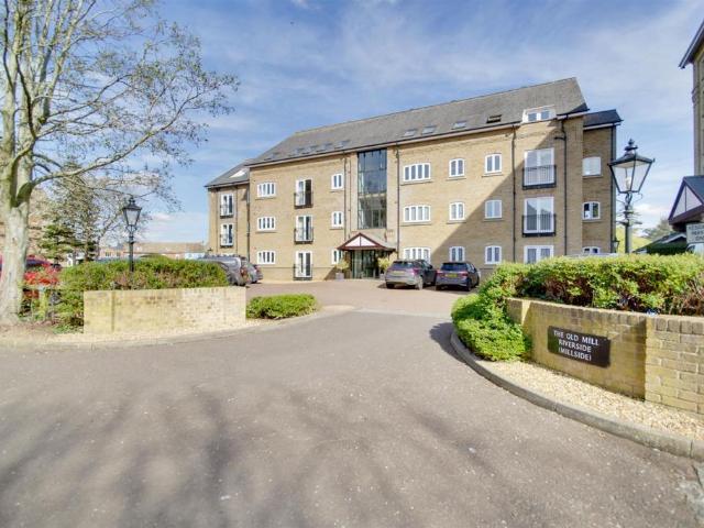 Flat for sale in St. Ives, Huntingdon