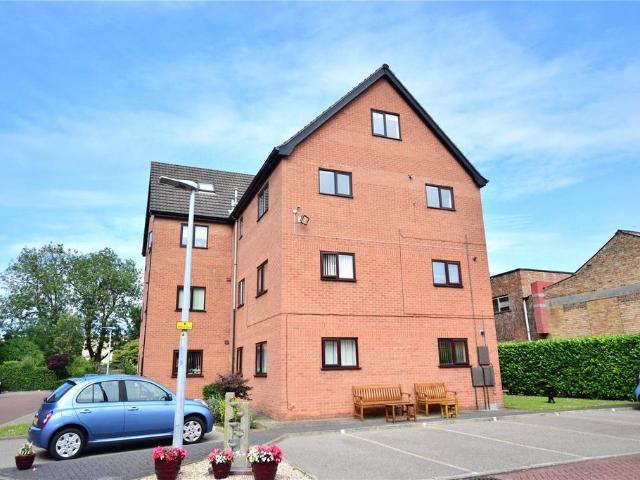 Flat for sale in Wellow, Grimsby
