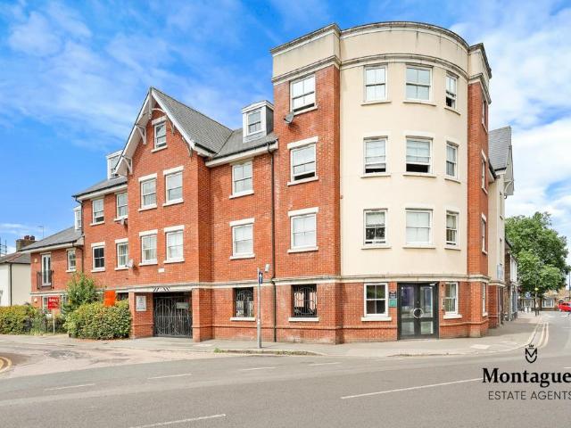 Flat for sale in Ivy Chimneys, Epping
