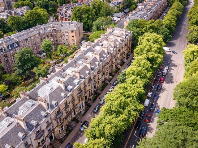 Flat for sale in Dowanhill, Scotland