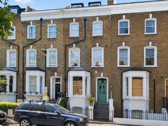 Flat for sale in Highbury, Greater London