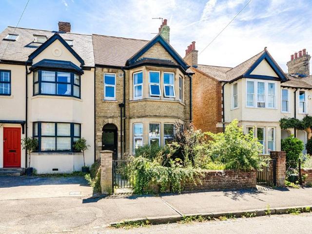 Flat for sale in The Slade, Oxfordshire