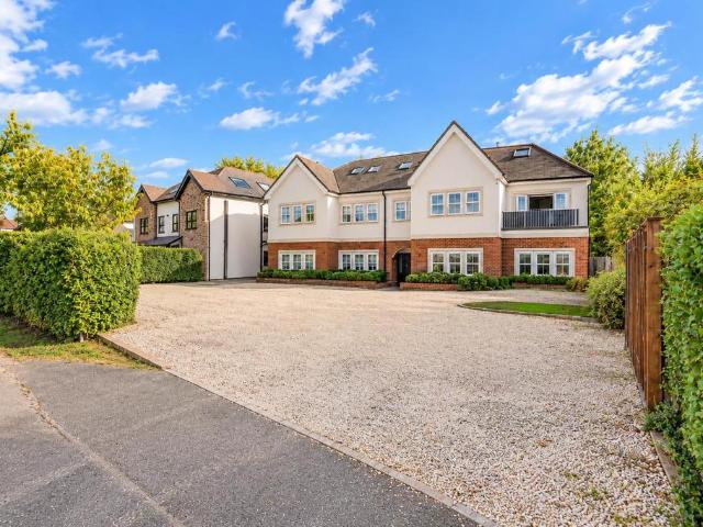 Flat for sale in Banstead, Reigate and Banstead