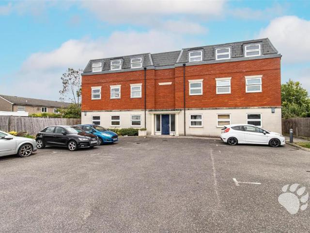 Flat for sale in Wickford