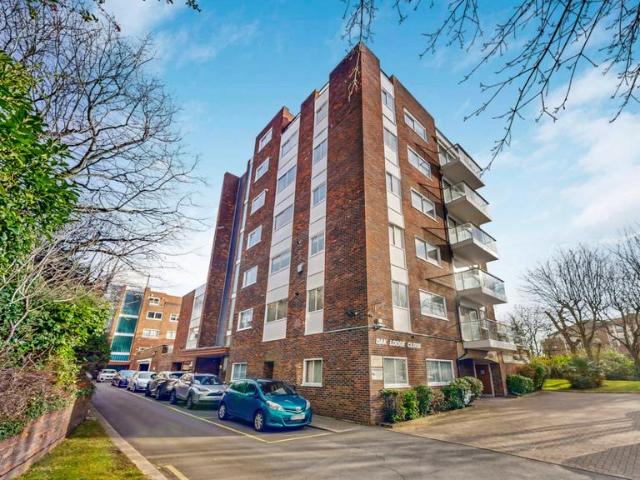 Flat for sale in Little Stanmore, Greater London