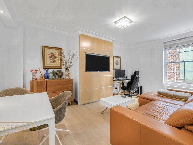 Flat for sale in Marylebone, Greater London