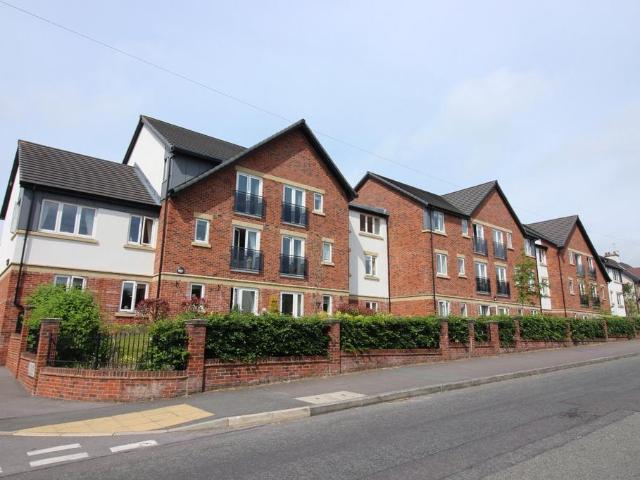 Flat for sale in Hazelhurst, Bury