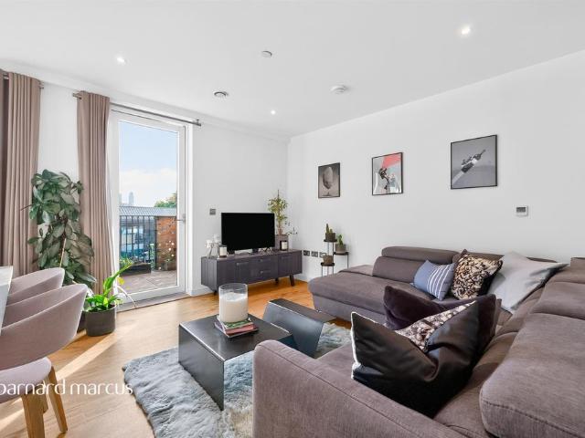 Flat for sale in Elephant and Castle, Greater London