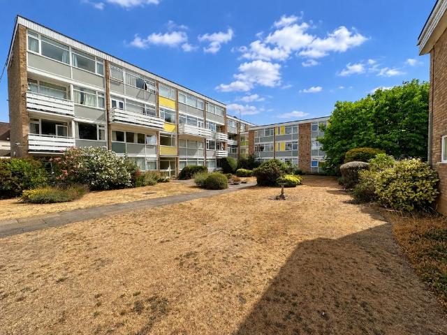 Flat for sale in Horsell, Woking