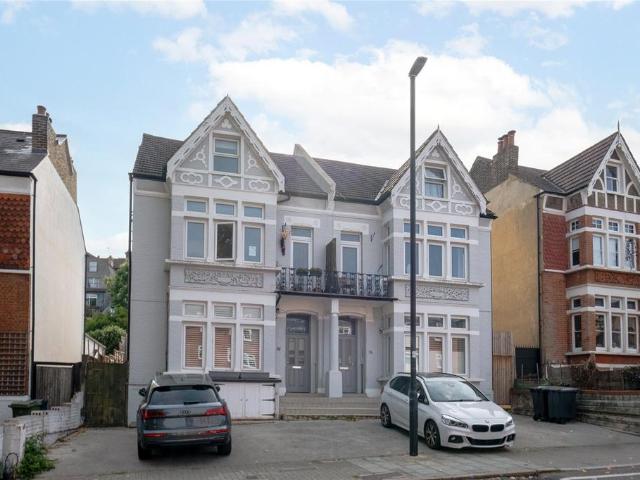 Flat for sale in London Borough of Lambeth, Greater London