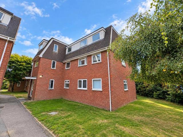Flat for sale in Oakley Green, Bray