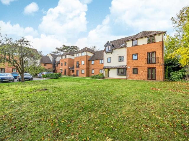 Flat for sale in St Marks, Maidenhead