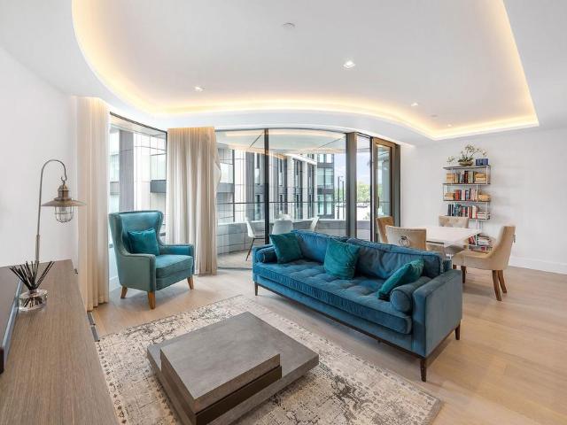 Flat for sale in Vauxhall, Greater London