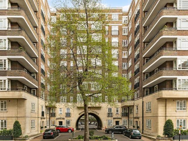 Flat for sale in Westminster, Greater London