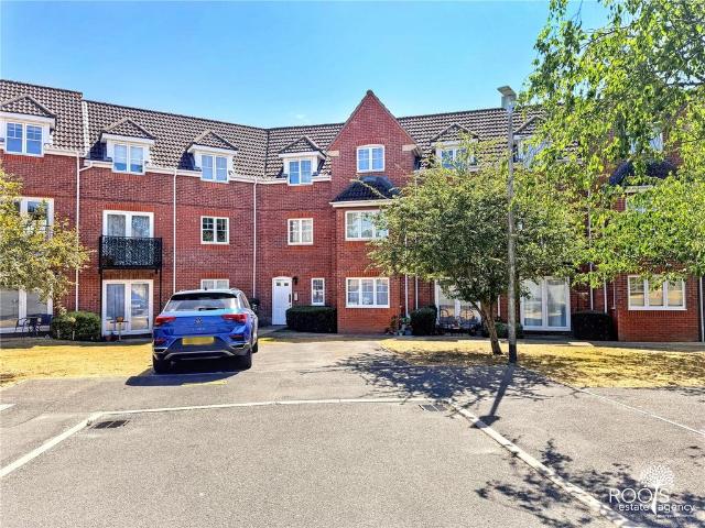 Flat for sale in Thatcham, West Berkshire