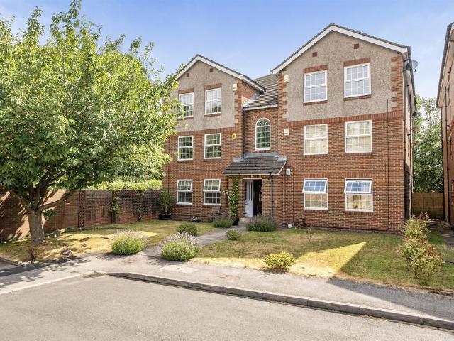 Flat for sale in West Yorkshire