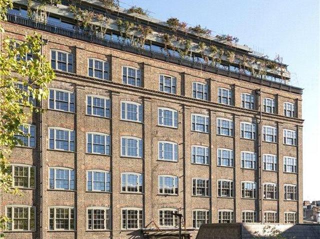 Flat for sale in Chalk Farm, Greater London
