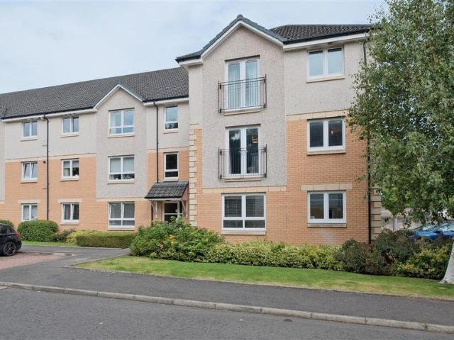 Flat for sale in Hamilton, Scotland