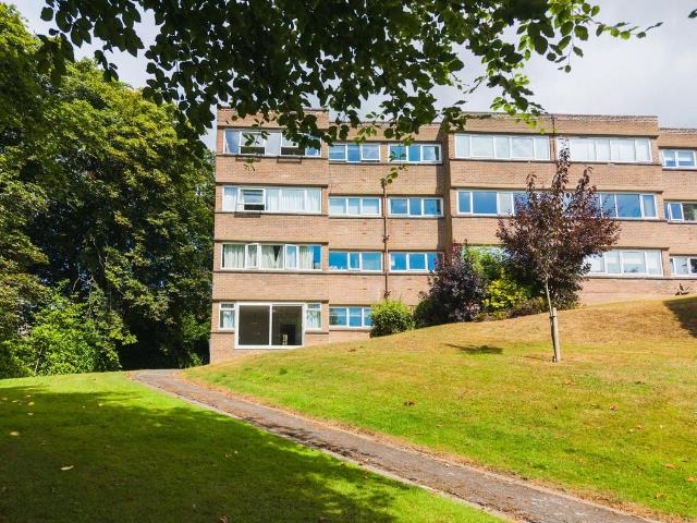 Flat for sale in Stumperlowe, Fulwood