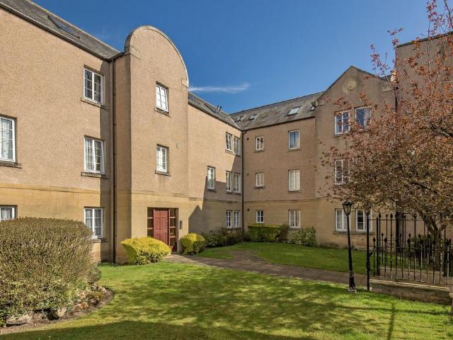 Flat for sale in St Andrews, Scotland