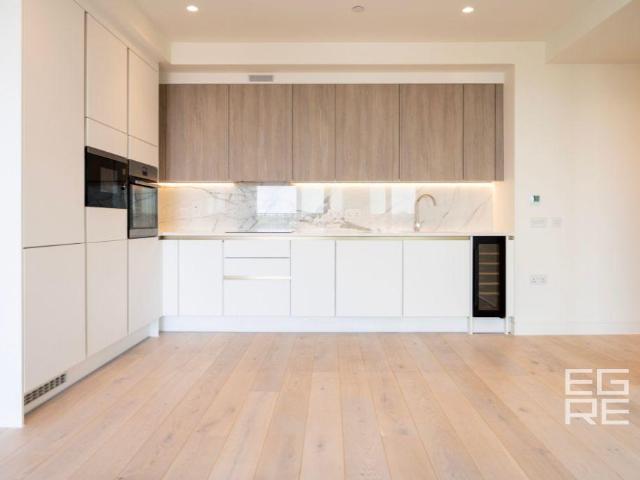 Flat for sale in Hoxton, Greater London