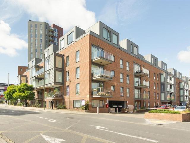 Flat for sale in Colindale, Greater London