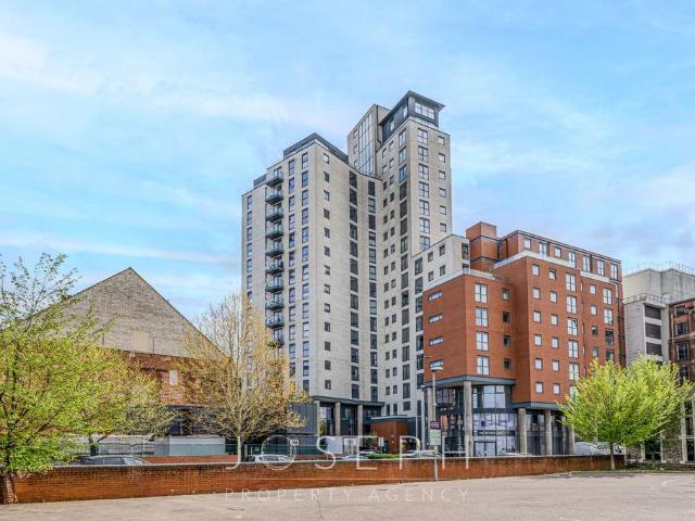 Flat for sale in Key Street, Suffolk