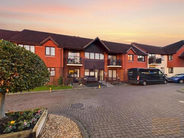 Flat for sale in Pamington, Gloucestershire