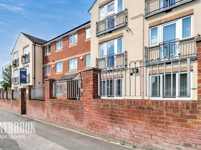 Flat for sale in Flower Estate, Firth Park