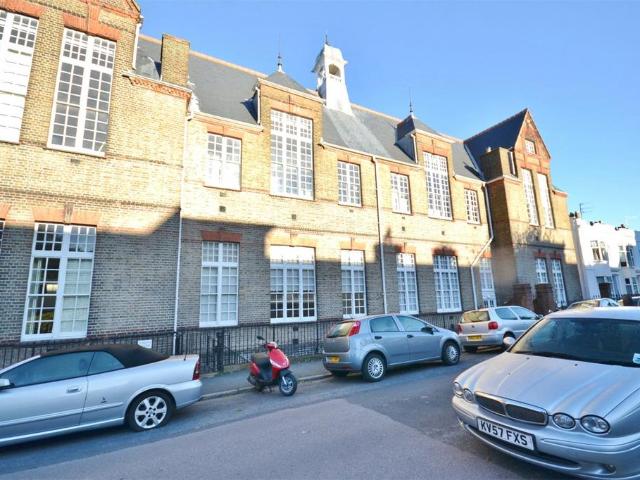 Flat for sale in Queen's Park, Brighton & Hove