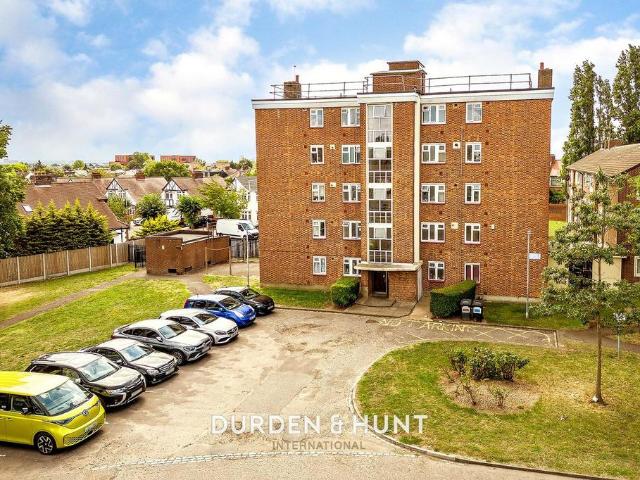 Flat for sale in Gants Hill, Greater London