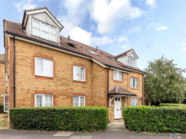 Flat for sale in Hillview, Surrey