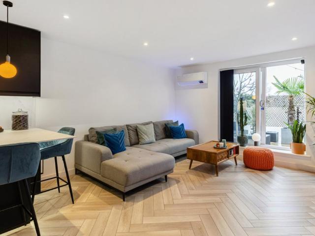 Flat for sale in St Albans, Five Acres