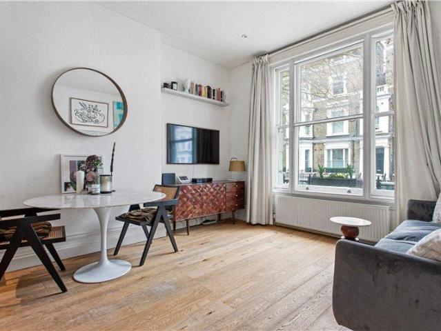 Flat for sale in Brompton, Greater London