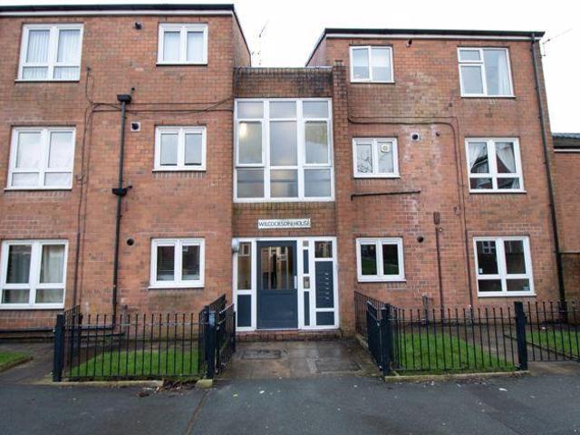 Flat for sale in Bolton, New Bury
