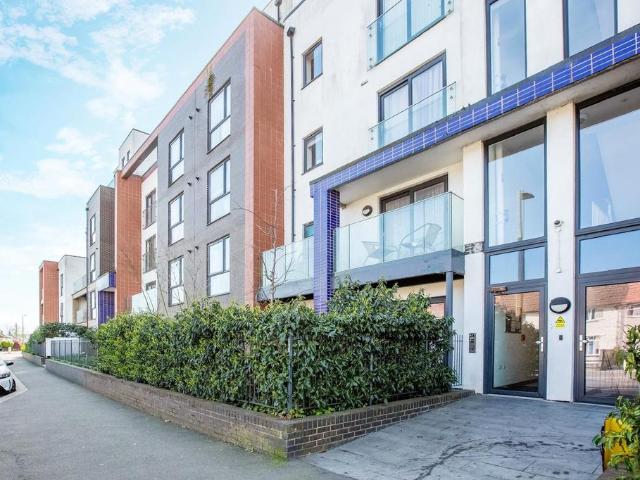 Flat for sale in Prittlewell, Alton Barnes