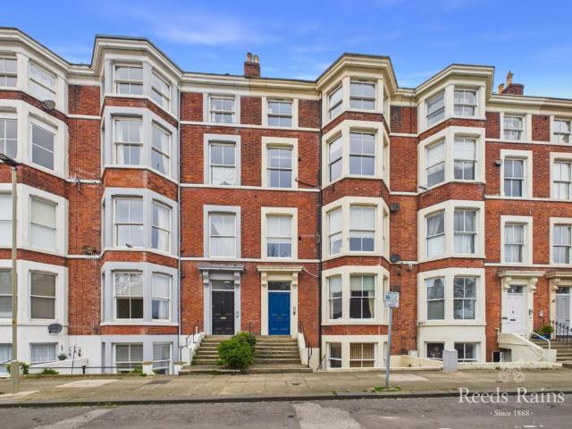 Flat for sale in South Cliff, Kepwick