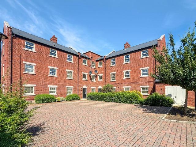 Flat for sale in Huntingdon, Cambridgeshire