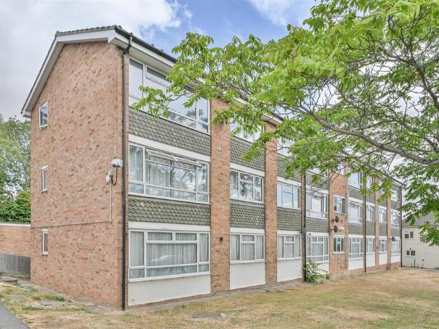 Flat for sale in Hutton, Navestock Side