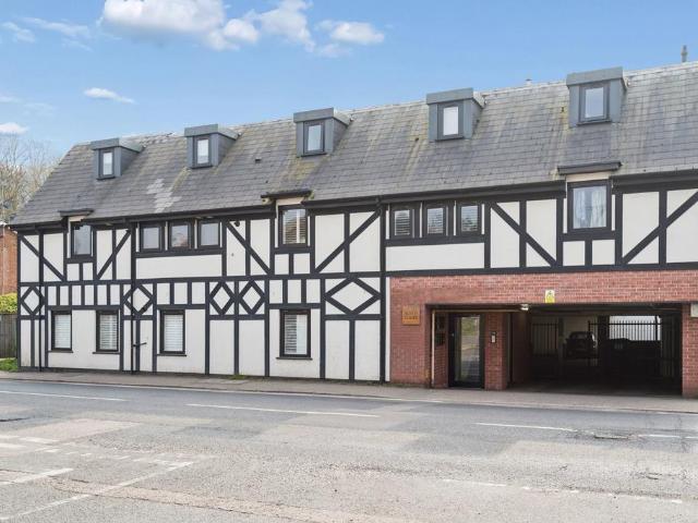 Flat for sale in Moneyhill, Batchworth