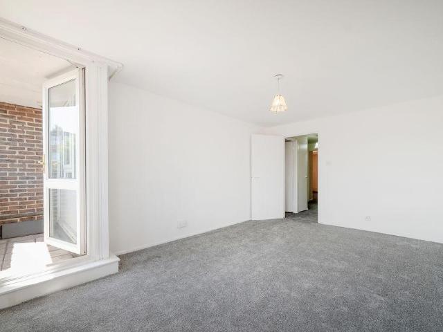 Flat for sale in Maida Hill, Greater London