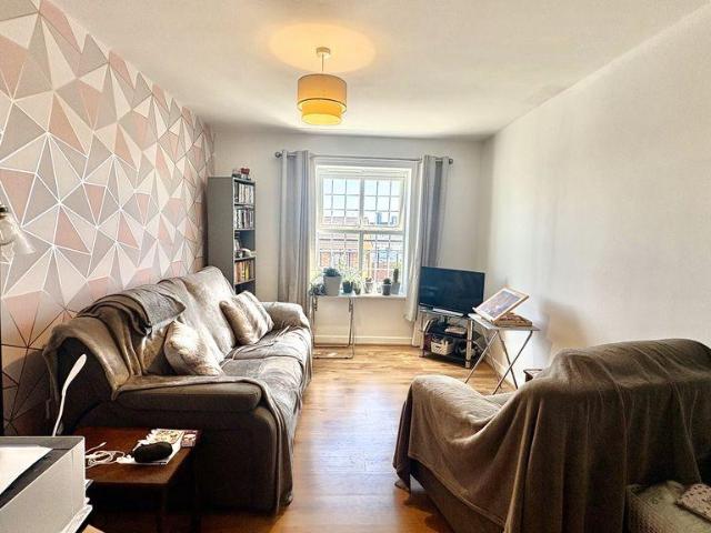 Flat for sale in Ermine West, Brayford