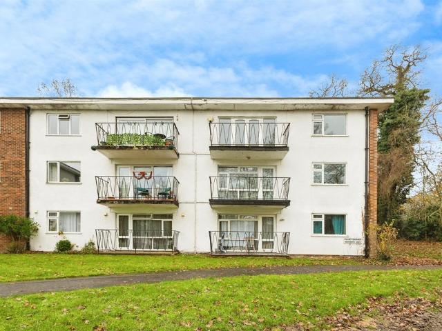 Flat for sale in Earley
