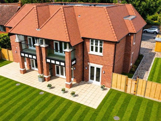 Flat for sale in East Molesey, Elmbridge