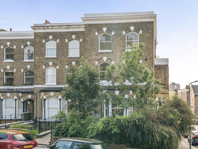 Flat for sale in Crystal Palace, Greater London