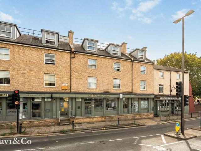 Flat for sale in London Borough of Hounslow, Greater London