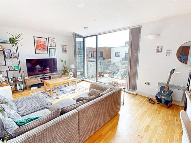 Flat for sale in Georgia, Greater Manchester