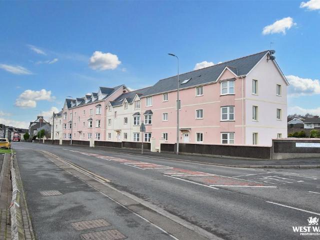 Flat for sale in Pembroke Dock, Wales