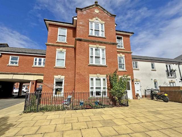 Flat for sale in Great and Little Leighs, Chelmsford